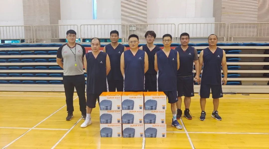 “金鷹隊”勇奪第三屆“海壩杯”籃球賽冠軍！